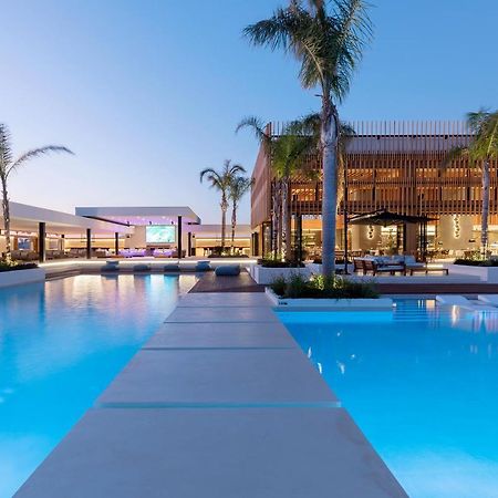 D' Andrea Lagoon All Suites - Adults Only มาร์มารี ภายนอก รูปภาพ The resort at night