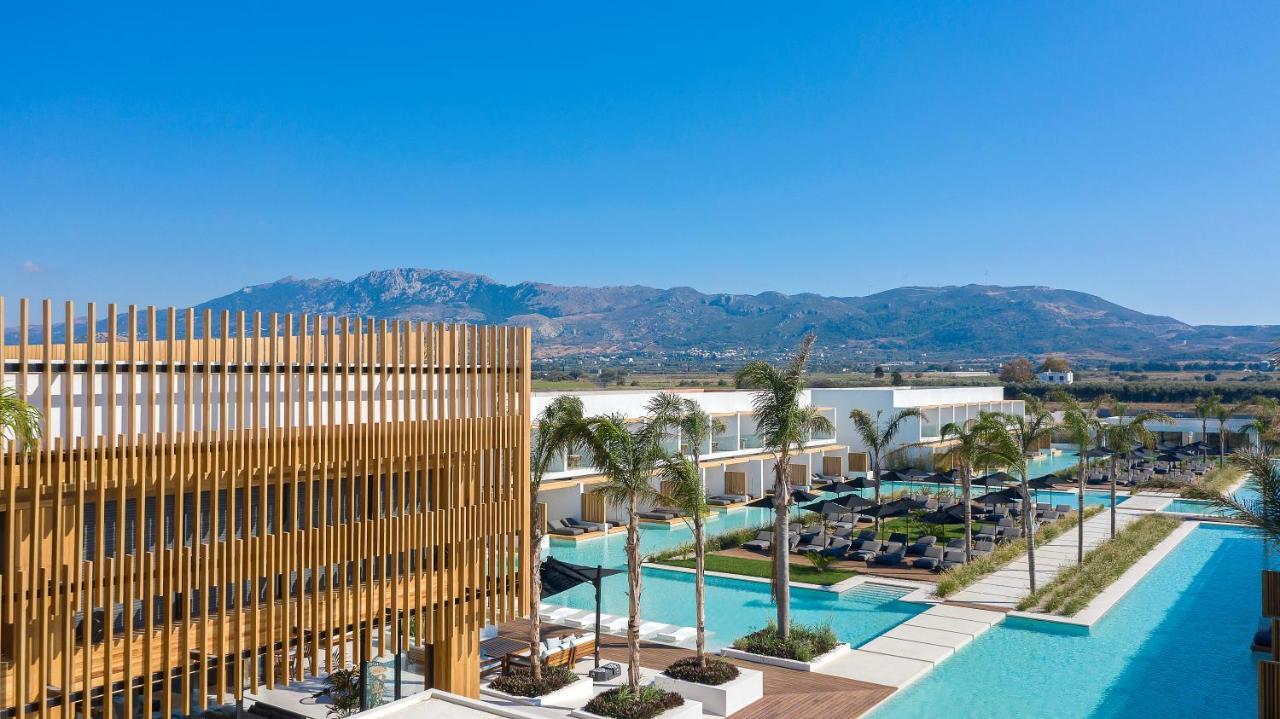 D' Andrea Lagoon All Suites - Adults Only มาร์มารี ภายนอก รูปภาพ The Village Outlet Center