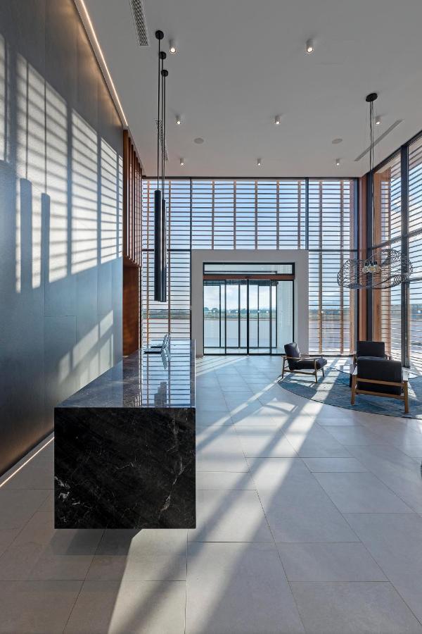 D' Andrea Lagoon All Suites - Adults Only มาร์มารี ภายนอก รูปภาพ The interior of the airport