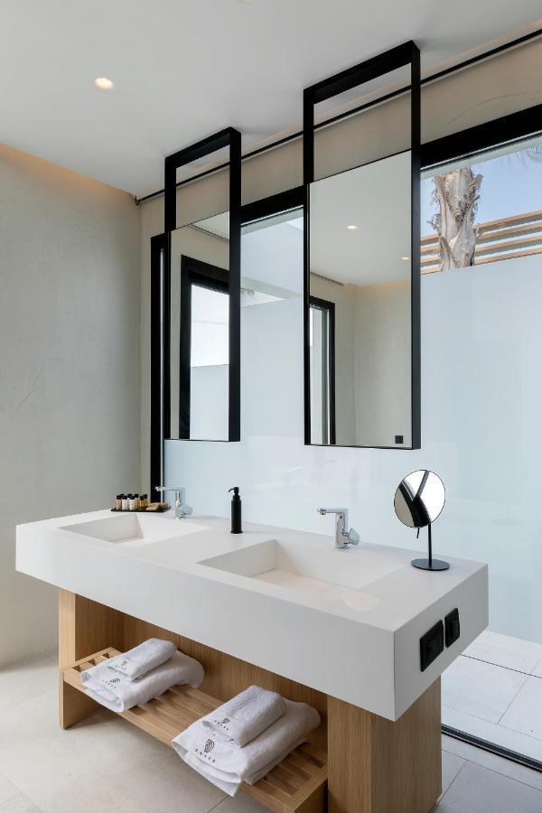 D' Andrea Lagoon All Suites - Adults Only มาร์มารี ภายนอก รูปภาพ Bathroom mirror